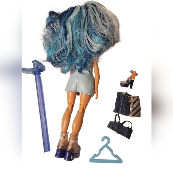 RAINBOW HIGH Skyler Bradshaw Fashion Doll - Picture 2 of 3